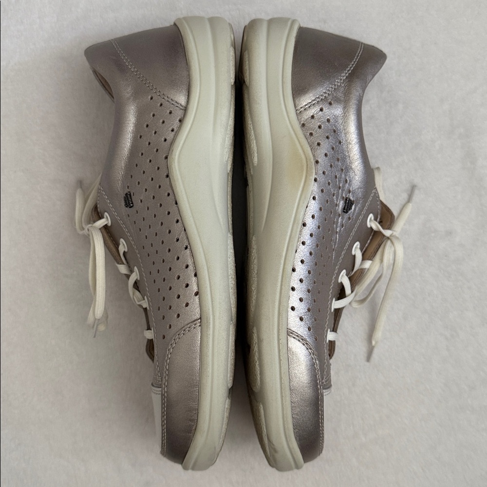 Finn Comfort | Charlotte Perforated Leather Sneaker Silver/White (EU 41/US 10) - Picture 13 of 15